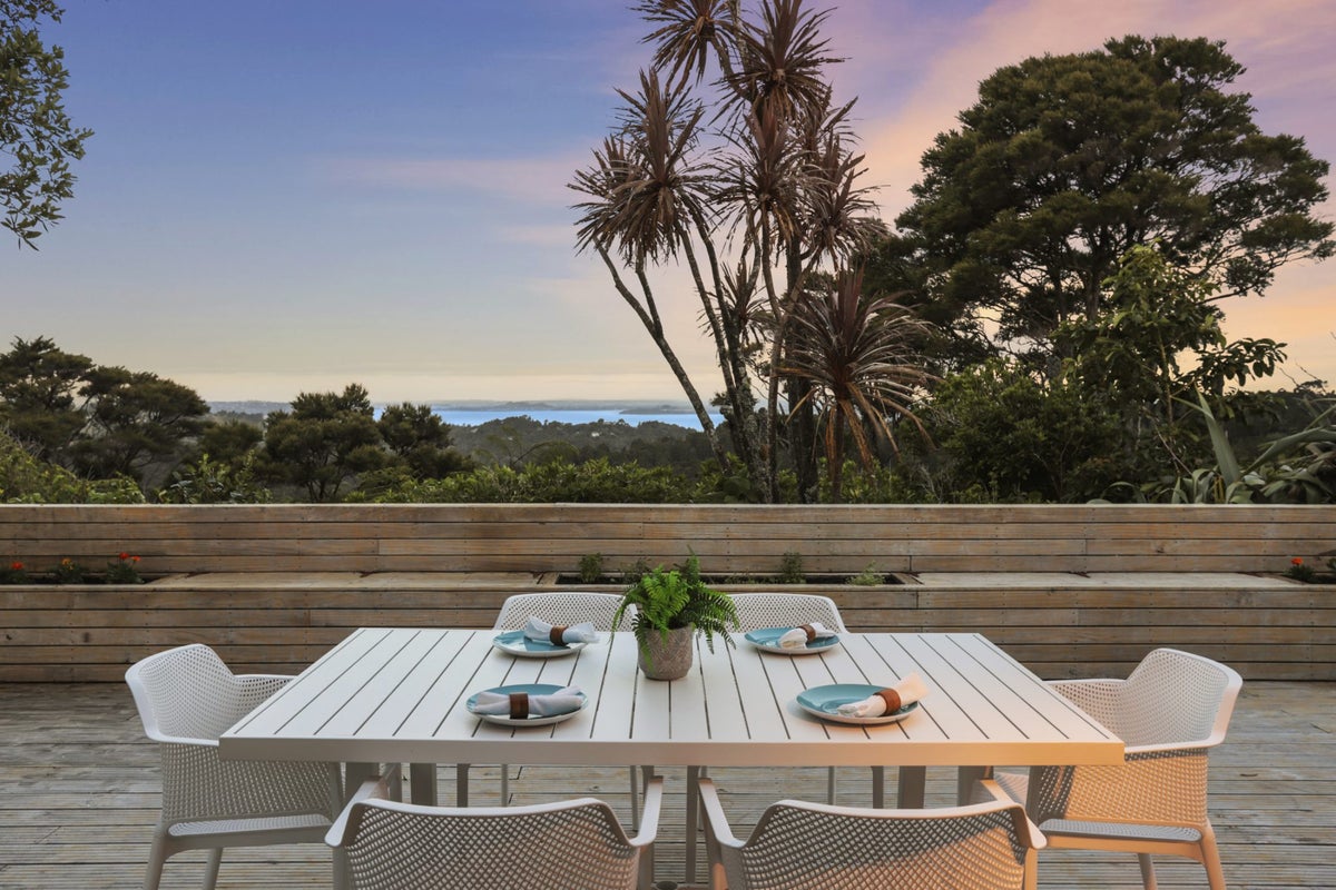 12 Victory Road, Laingholm, Auckland - Carousel 2