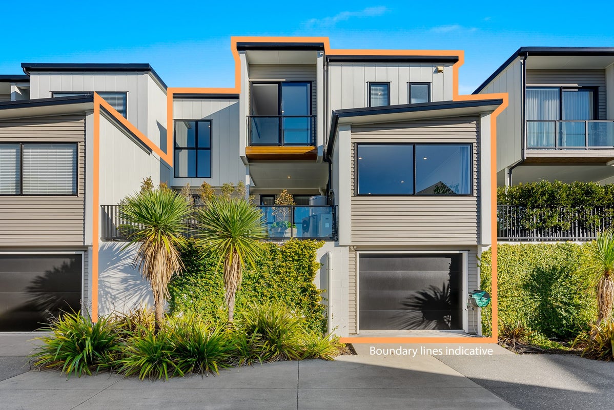 4 Marine Parade, Hobsonville, Auckland - Carousel 1