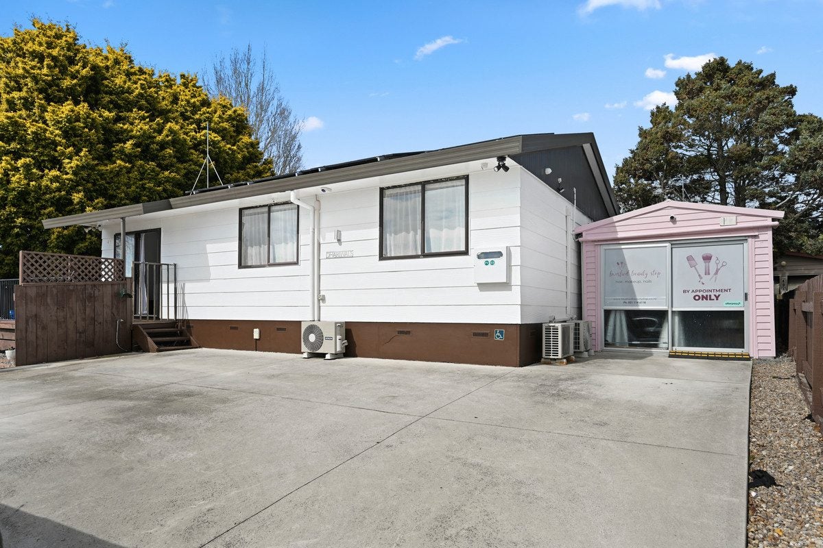 49 Crawshaw Drive, Nawton, Hamilton - Carousel 1