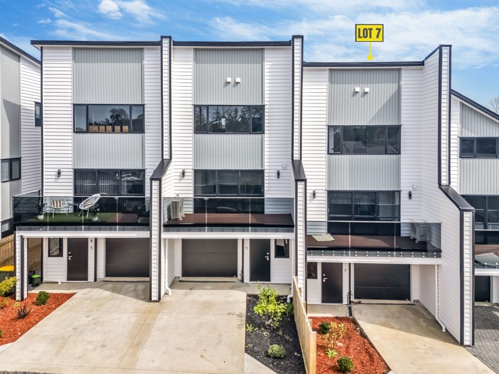 7/18 Hutchinsons Road, Bucklands Beach, Auckland - Carousel 1