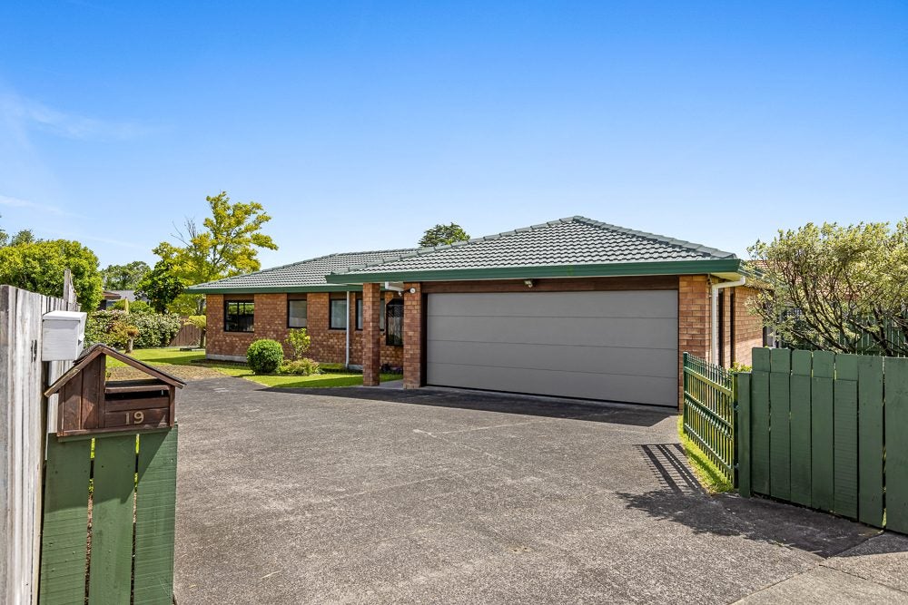 19 Sturges Road, Henderson, Auckland - Carousel 1
