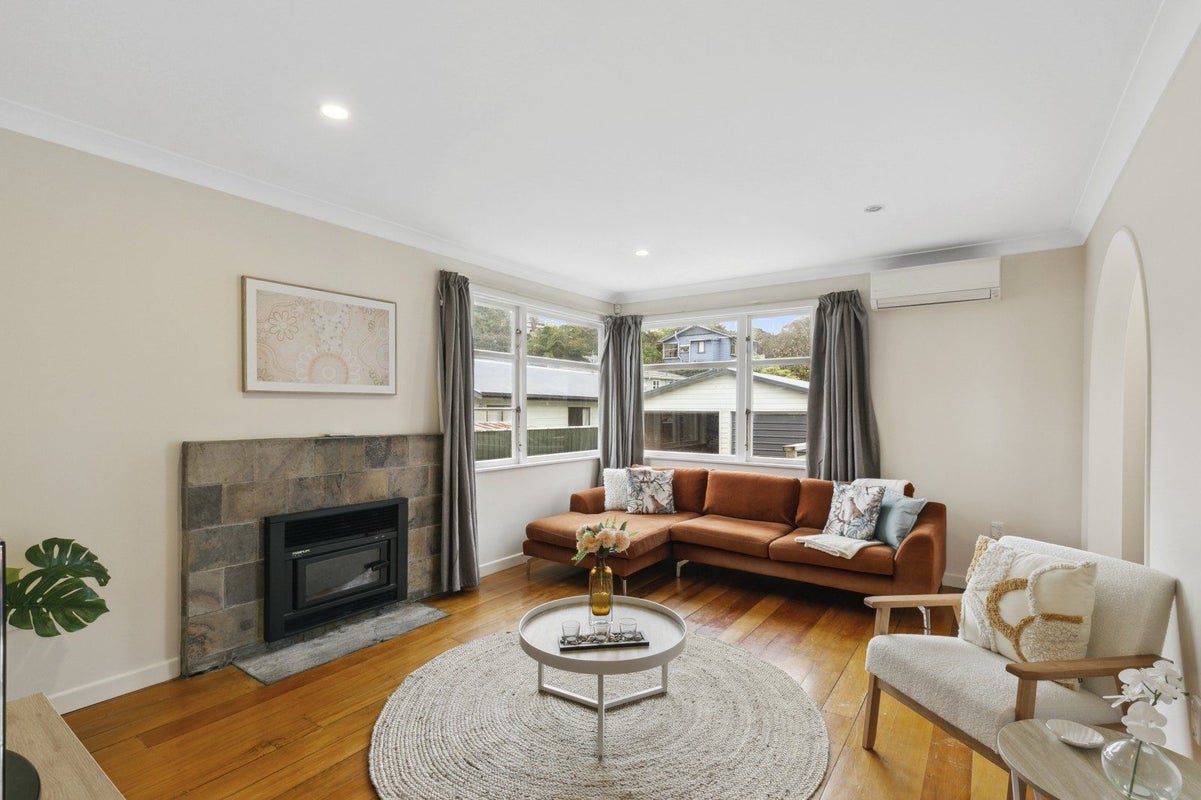 29 Collins Avenue, Tawa, Wellington - Carousel 2