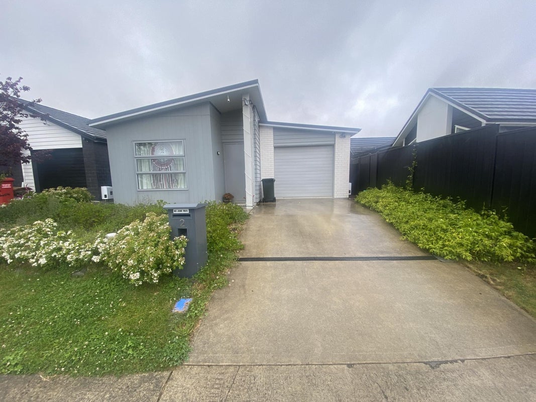 2 Pattullo Crescent, Wallaceville, Upper Hutt - Carousel 1