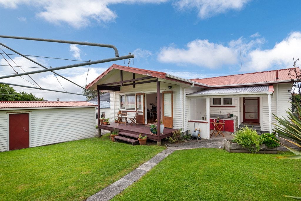 10 Japonica Drive, Beach Haven, Auckland - Carousel 2