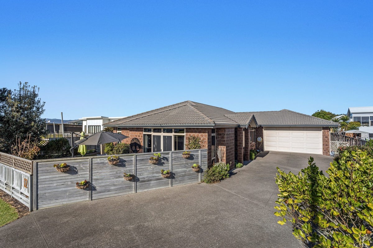 12 Muriwai Boulevard, Waiotahe, Opotiki - Carousel 1