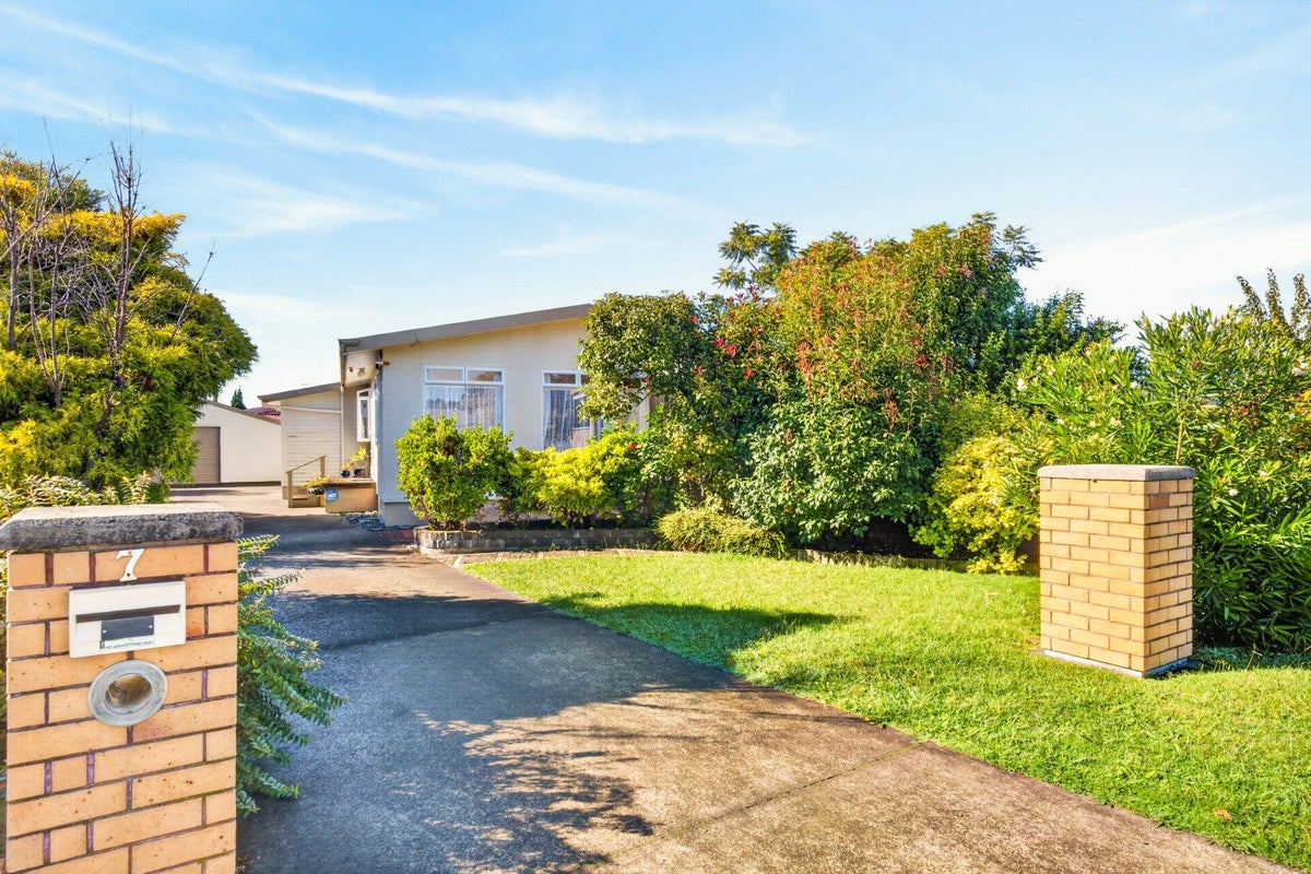 7 Windsor Terrace, Taradale, Napier - Carousel 1