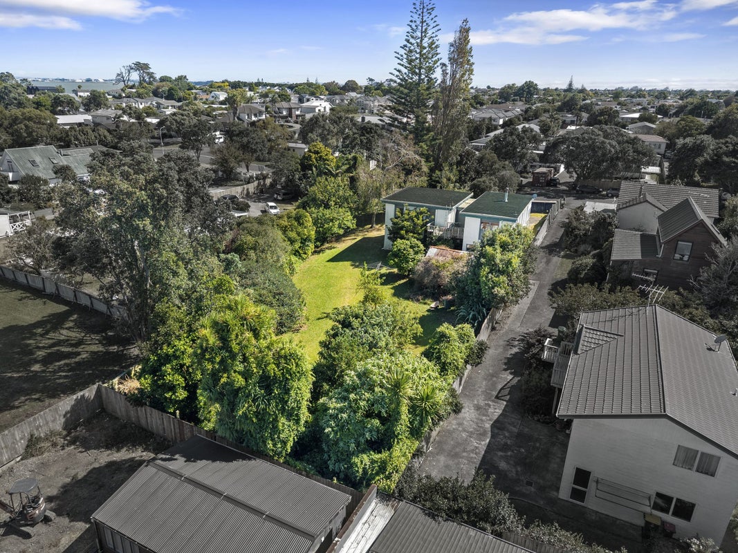 16 McInnes Road, Weymouth, Auckland - Carousel 2