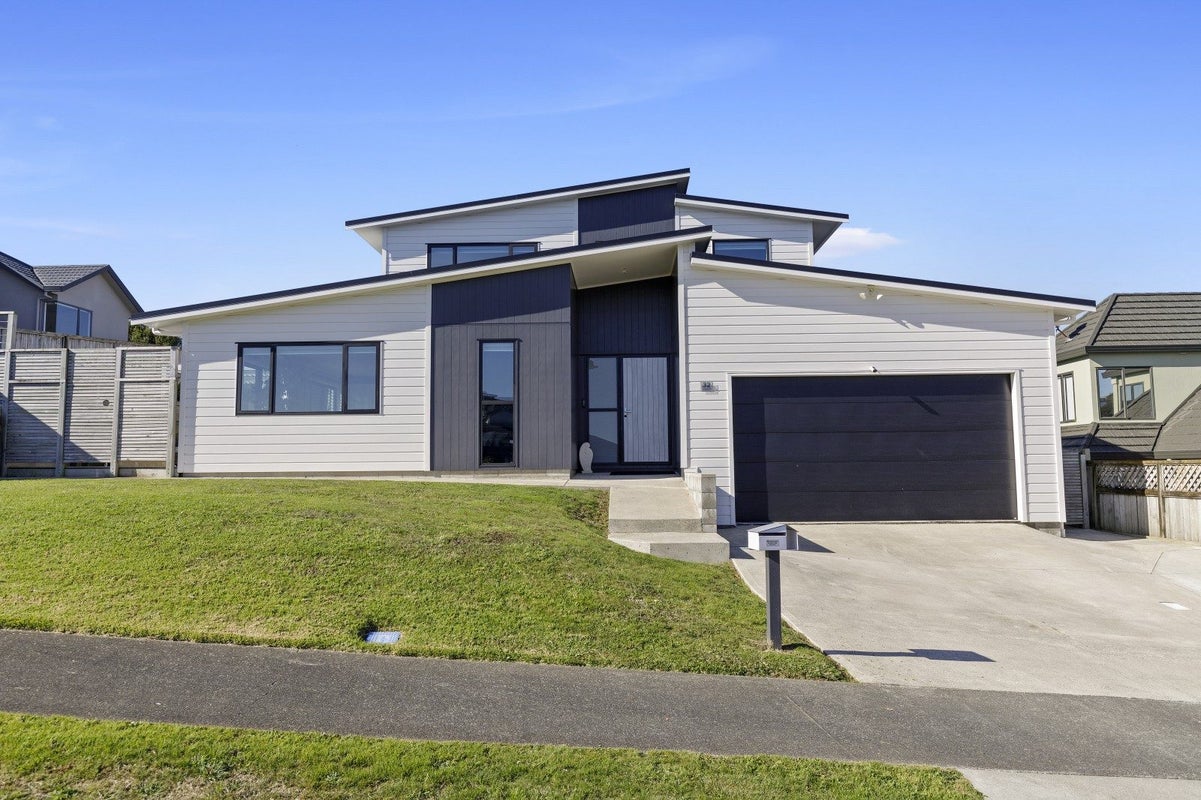 32 Lanyon Place, Whitby, Porirua - Carousel 1