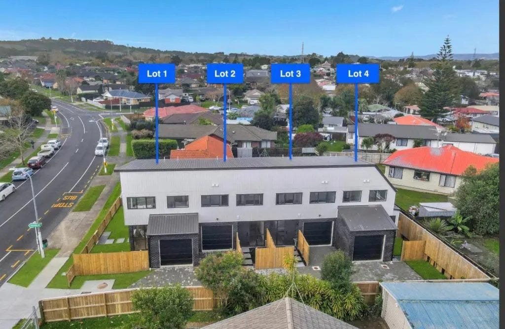 49D Riverton Drive, Randwick Park, Auckland - Carousel 1