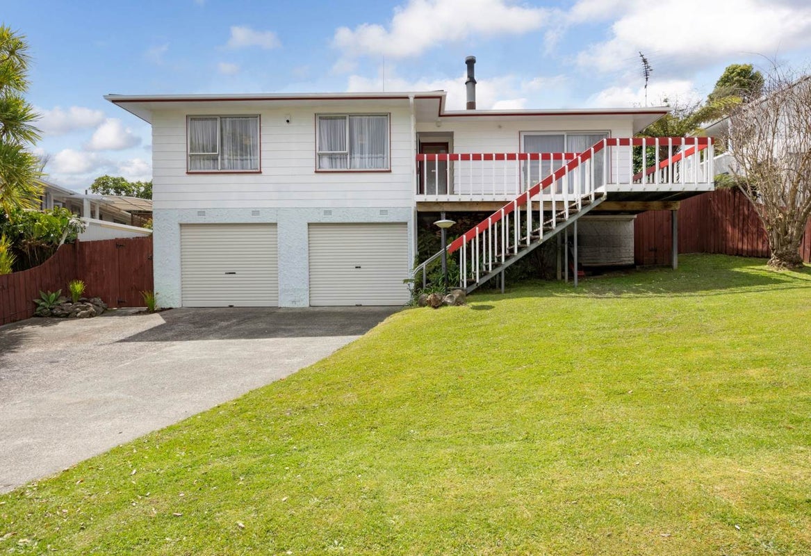 15 Longreach Drive, Sunnyvale, Auckland - Carousel 1