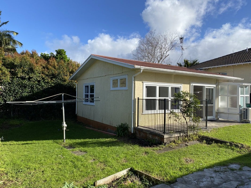 1B Korokino Road, Greenlane, Auckland - Carousel 1