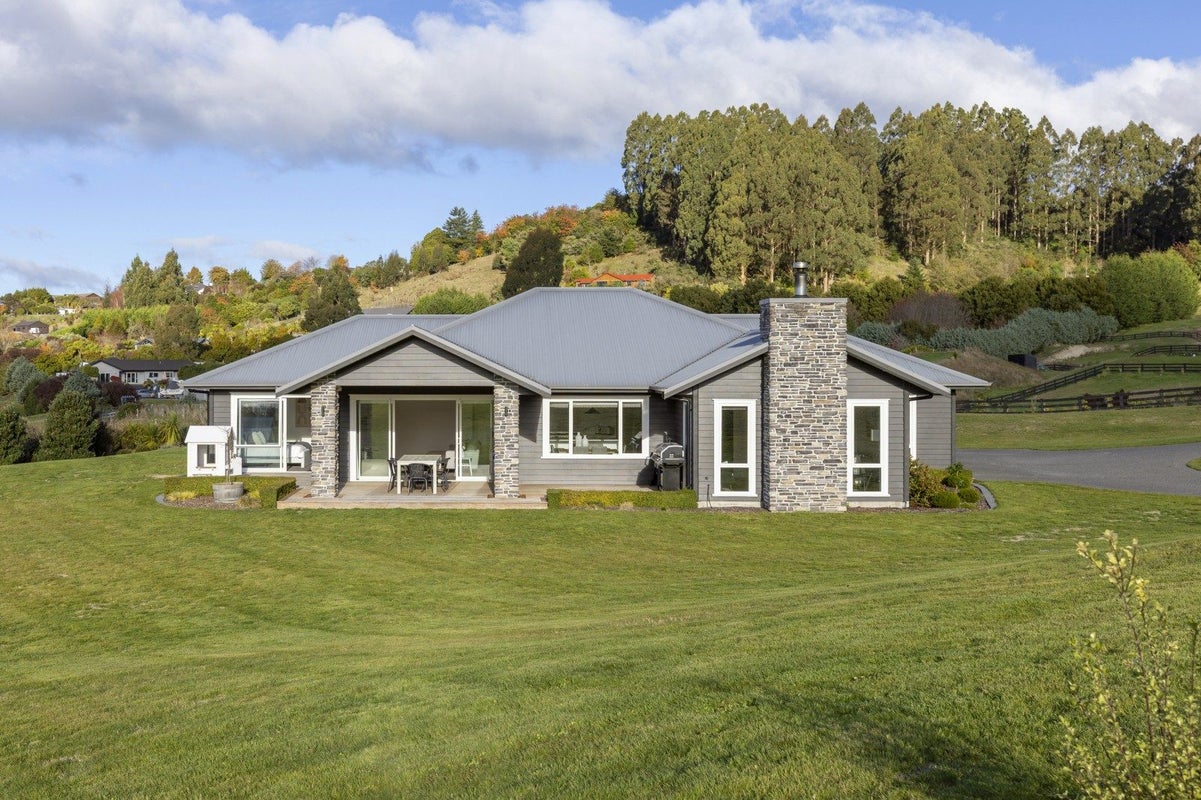 7 Lochinvar Lane, Acacia Bay, Taupo - Carousel 1