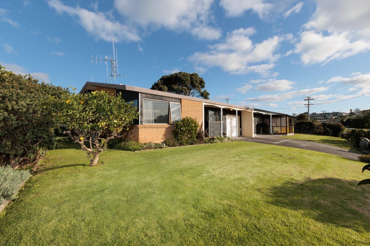 80 Vale Street, Otumoetai, Tauranga - Carousel 1