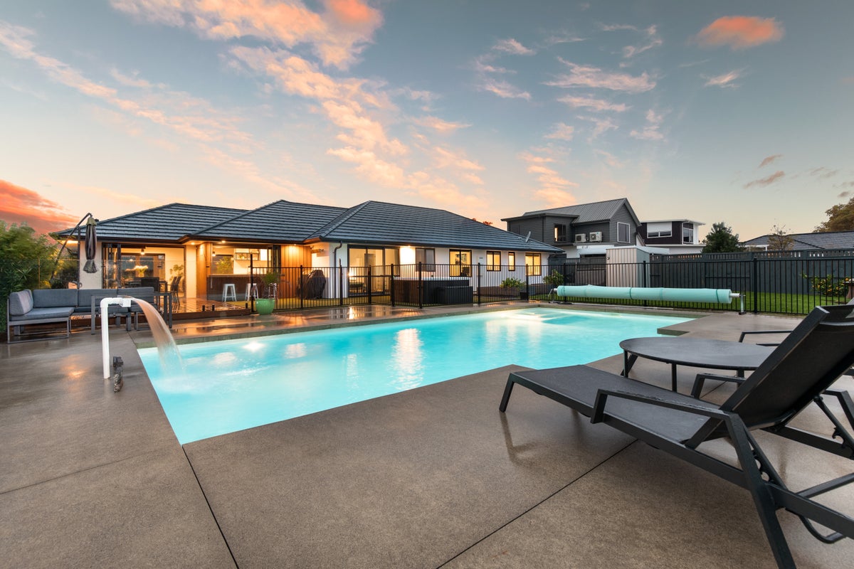 10 Clifford Close, Leamington, Cambridge - Carousel 1