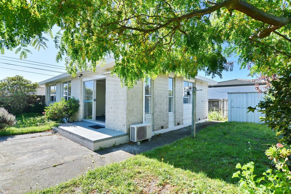 2/5 Tamarisk Place, Parklands, Christchurch - Carousel 1