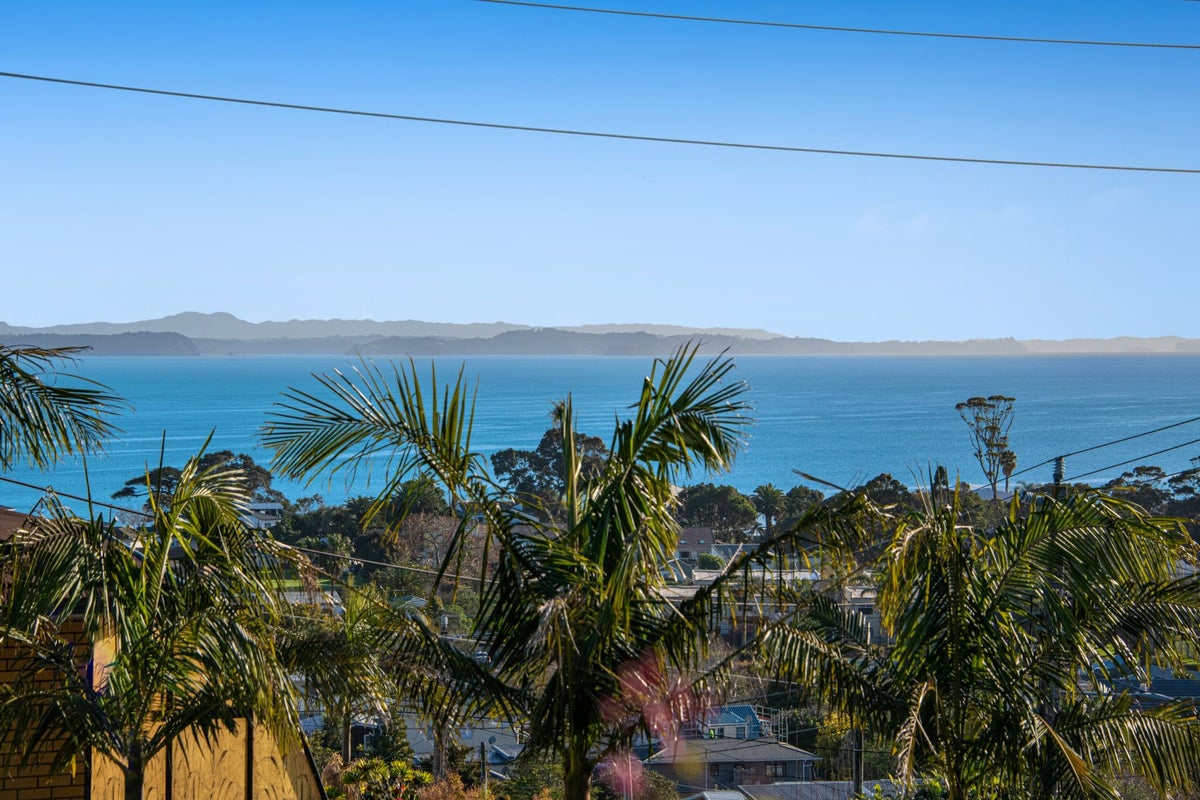 18 Kauri Road, Stanmore Bay, Whangaparaoa - Carousel 1