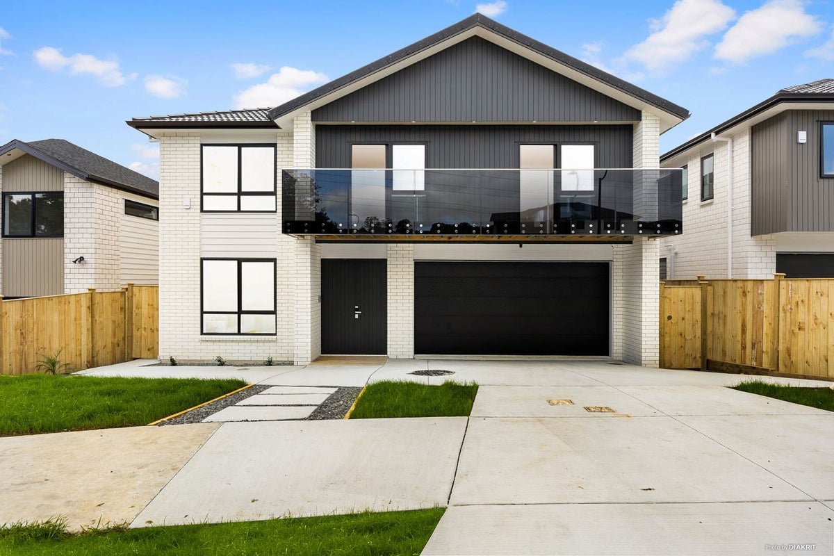 24 Koromeke Street, Flat Bush, Auckland - Carousel 1