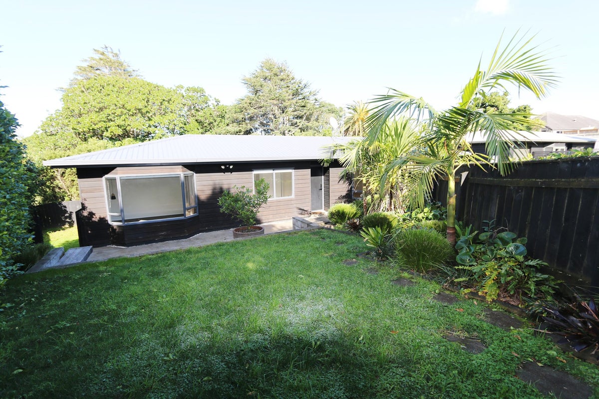 1/0 Paihia Road, Onehunga, Auckland - Carousel 1