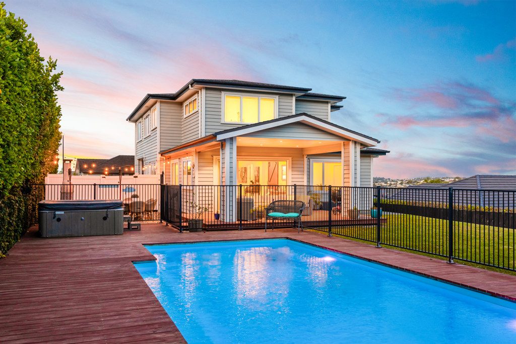 2 Tirohanga Crescent, Stanmore Bay, Whangaparaoa - Carousel 1