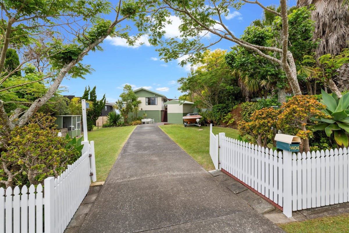 1404 Whangaparaoa Road, Army Bay, Whangaparaoa - Carousel 23