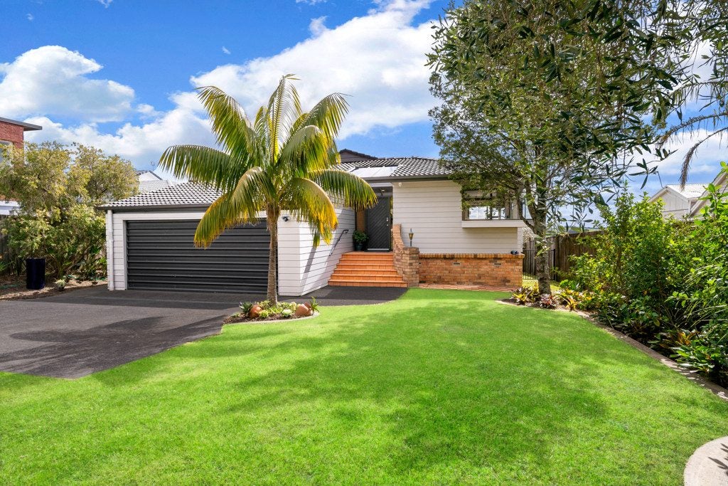 10 Toroa Street, Torbay, Auckland - Carousel 1