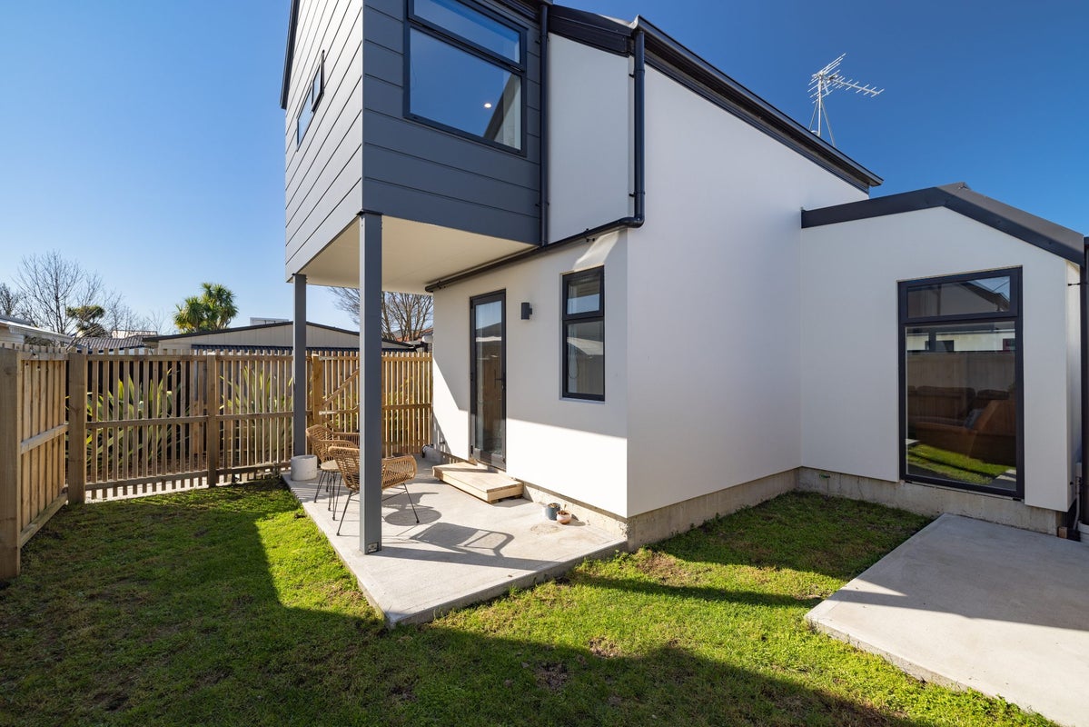 2/13 Leitch Street, Somerfield, Christchurch - Carousel 2