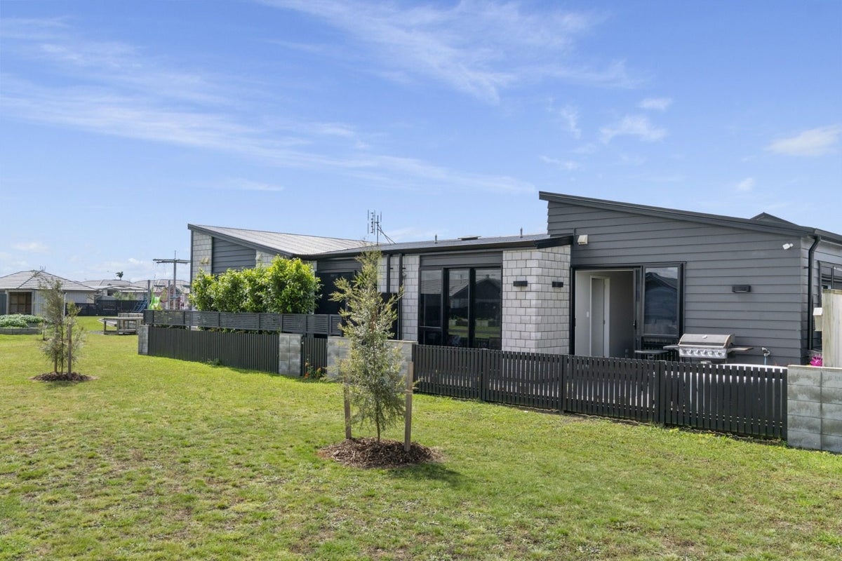 3 Rose Lane, Papamoa - Carousel 1