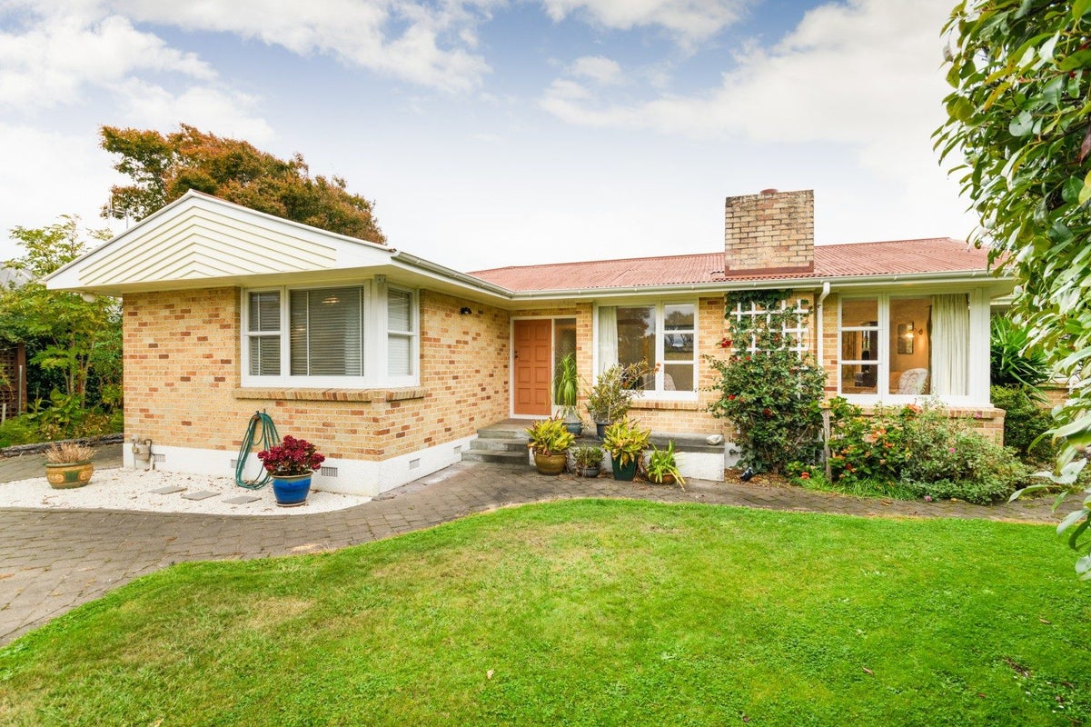 14 Innes Place, Roslyn, Palmerston North - Carousel 1