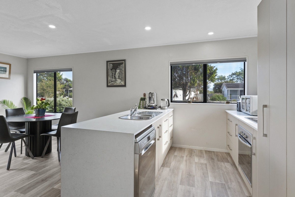 25 Rosewood Place, Paraparaumu - Carousel 2