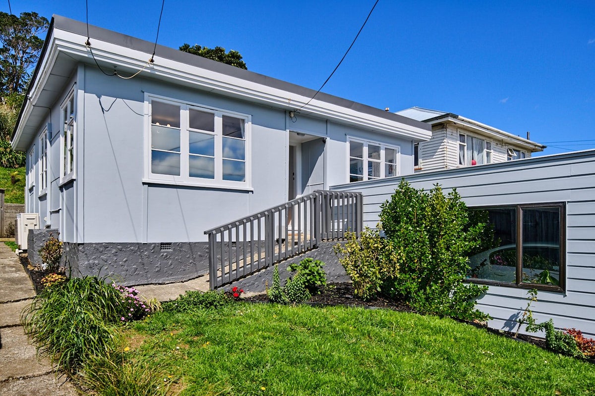 39 Tarawera Road, Johnsonville, Wellington - Carousel 2