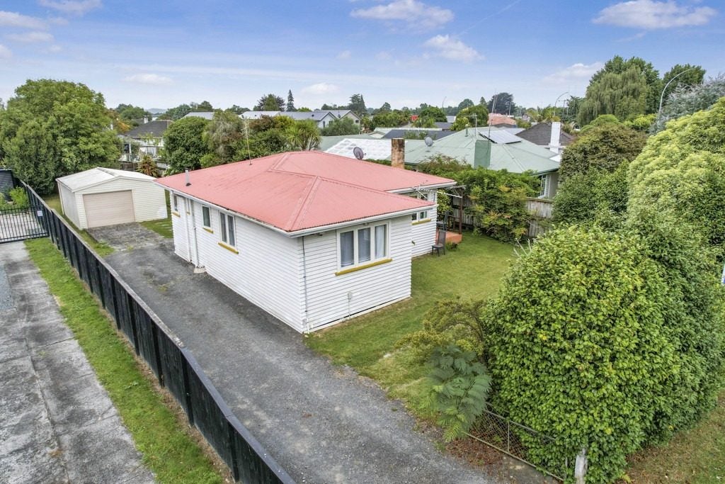 407 Peachgrove Road, Fairfield, Hamilton - Carousel 1
