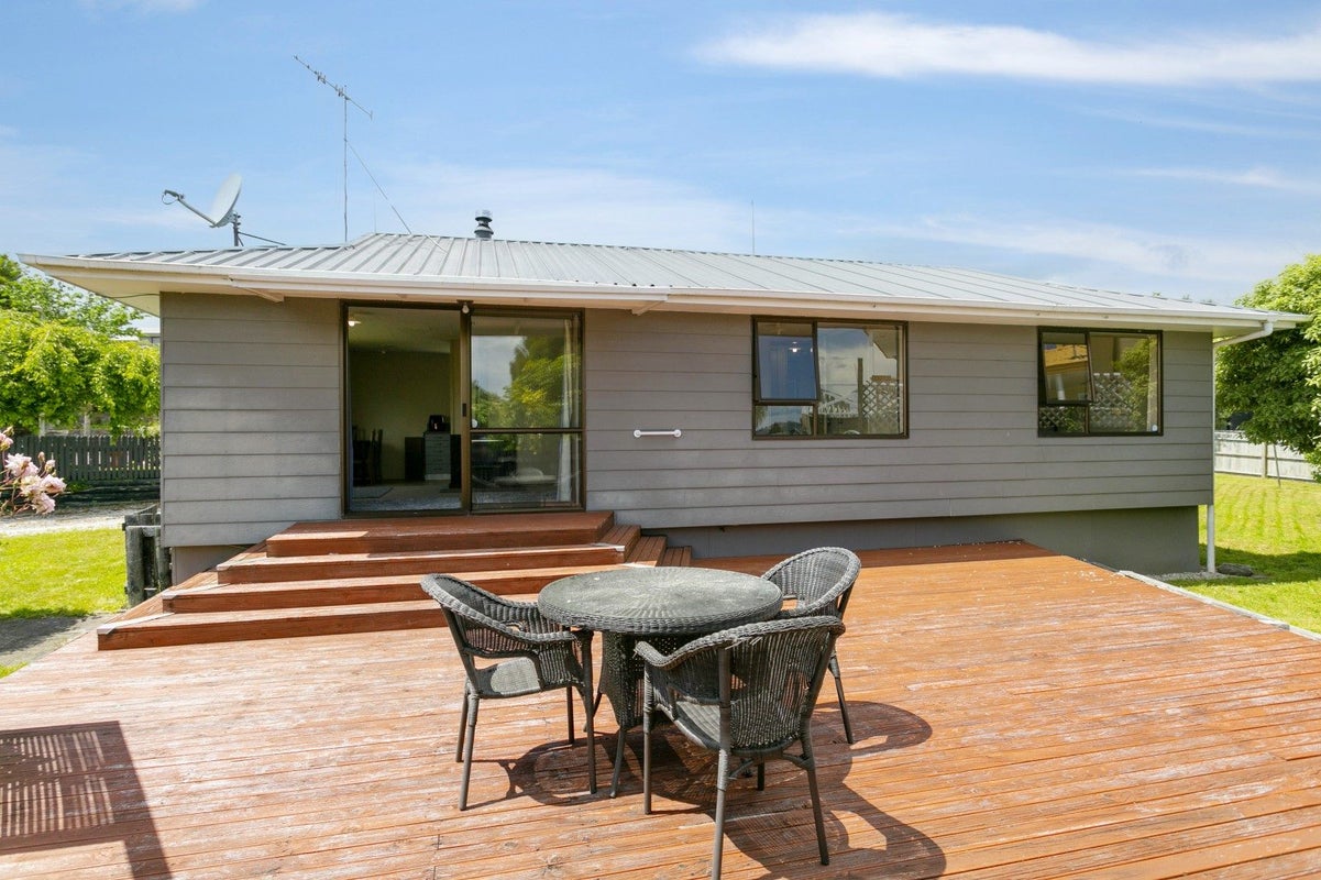 6 Holland Grove, Richmond Heights, Taupo - Carousel 1