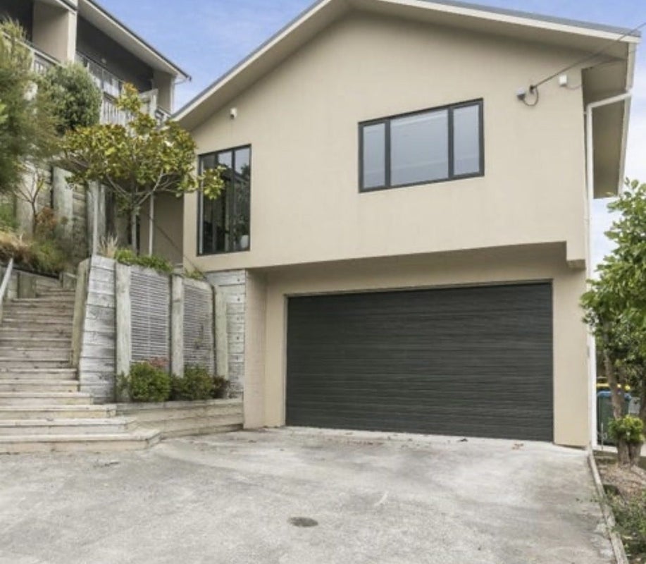 10 View Road, Titahi Bay, Porirua - Carousel 1