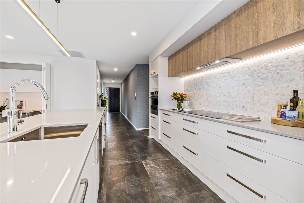 6 Malaga Crescent, Harewood, Christchurch - Carousel 2