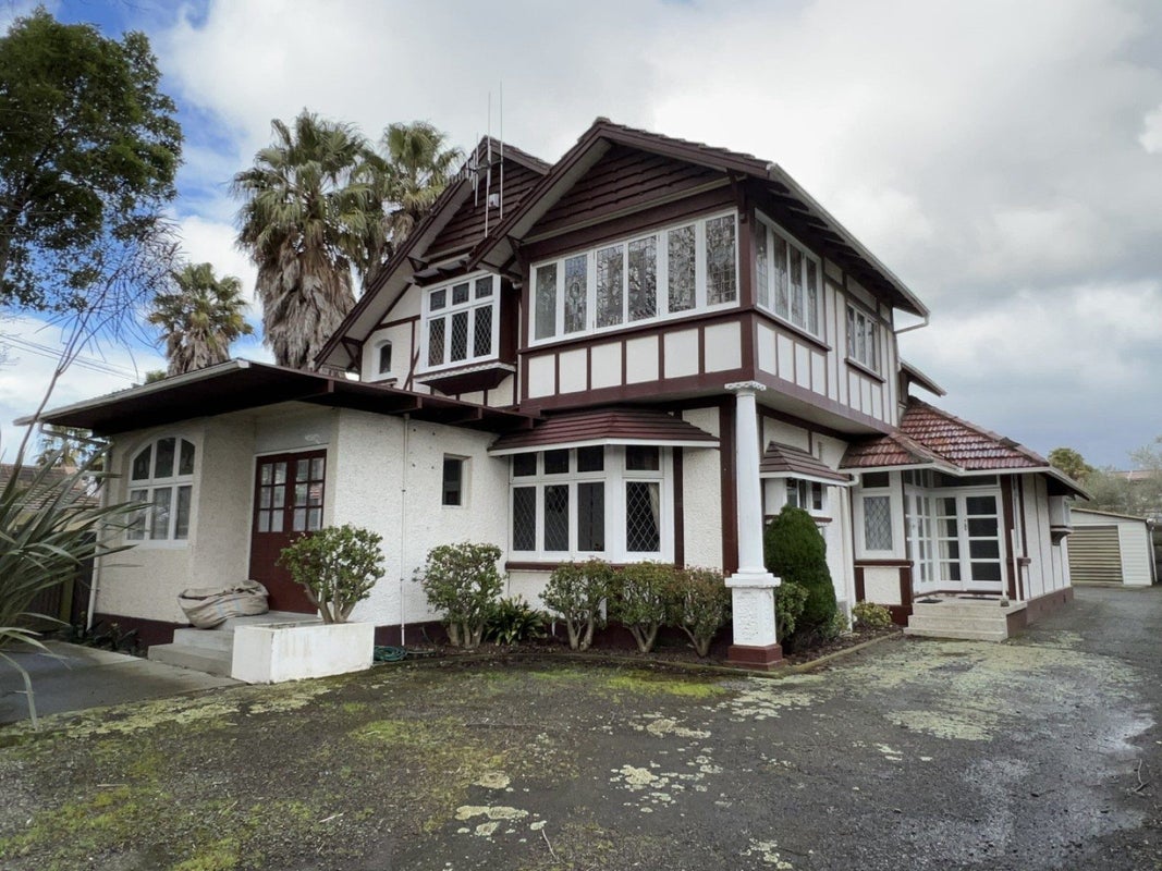 18 Chaytor Street, West End, Palmerston North - Carousel 1