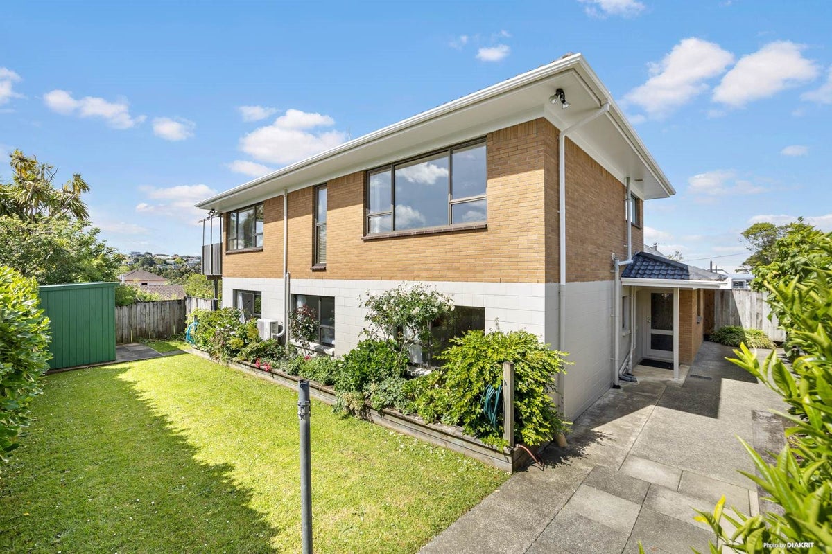 2/18 Kauri Glen Road, Northcote, Auckland - Carousel 2
