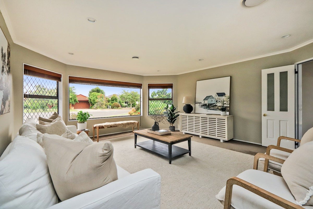 13 Knightsbridge Place, Taradale, Napier - Carousel 1