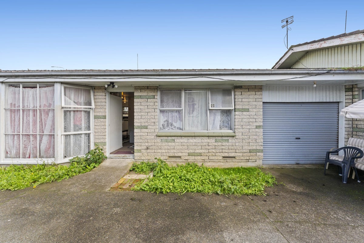 2/79 Mangere Road, Otahuhu, Auckland - Carousel 1