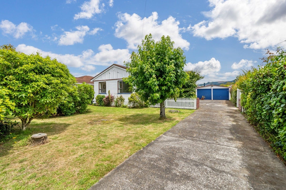 23 Routley Crescent, Elderslea, Upper Hutt - Carousel 1