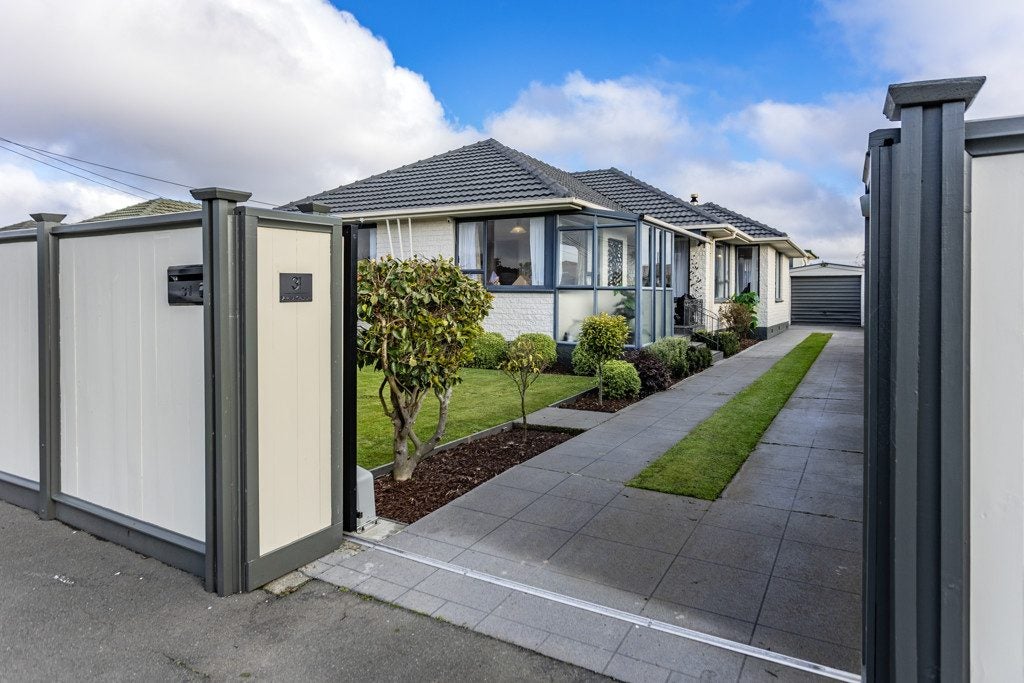 31 Vardon Crescent, Shirley, Christchurch - Carousel 1