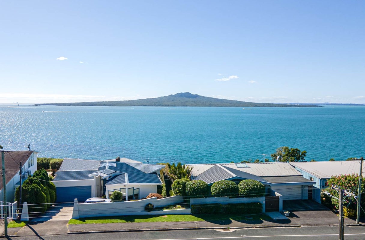 79 Seacliffe Avenue, Narrow Neck, Auckland - Carousel 1