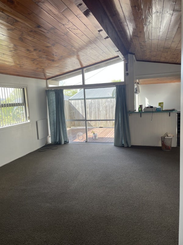 3 Tauhinu Road, Greenhithe, Auckland - Carousel 1
