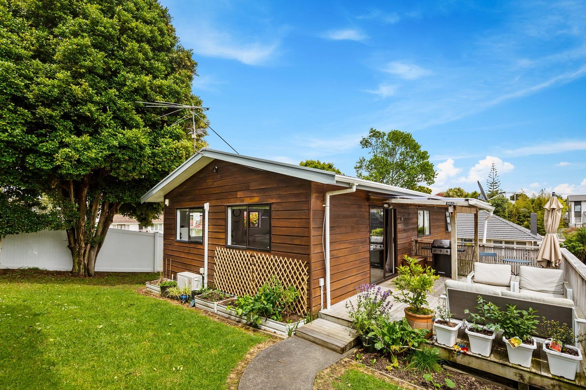 1/80 Kervil Avenue, Te Atatu Peninsula, Auckland - Carousel 1