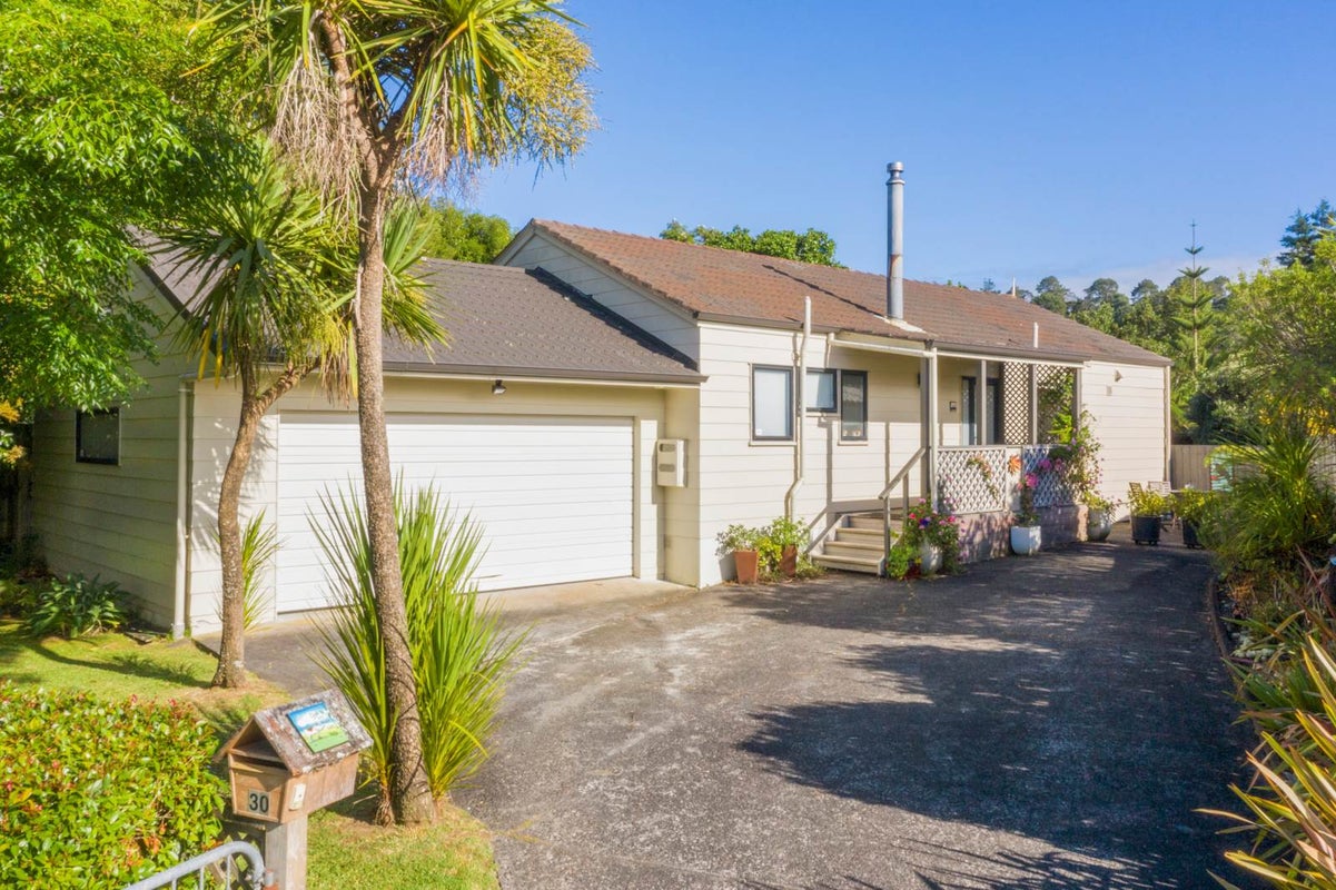 30 Redlands Grove, Swanson, Auckland - Carousel 2