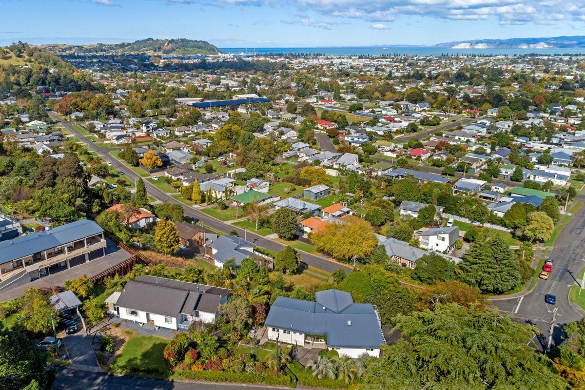 1 Belgium Terrace, Mangapapa, Gisborne - Carousel 2