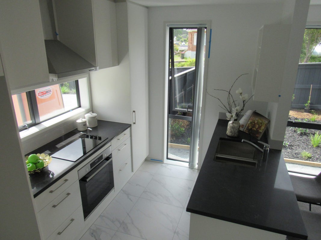 3/4 Arlington Street, Waterview, Auckland - Carousel 2