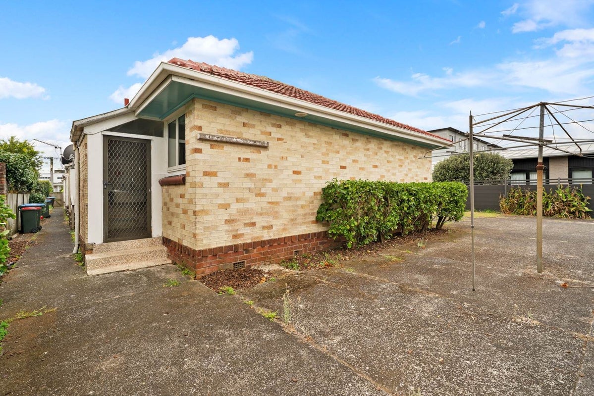 4/4 Erson Avenue, Royal Oak, Auckland - Carousel 2