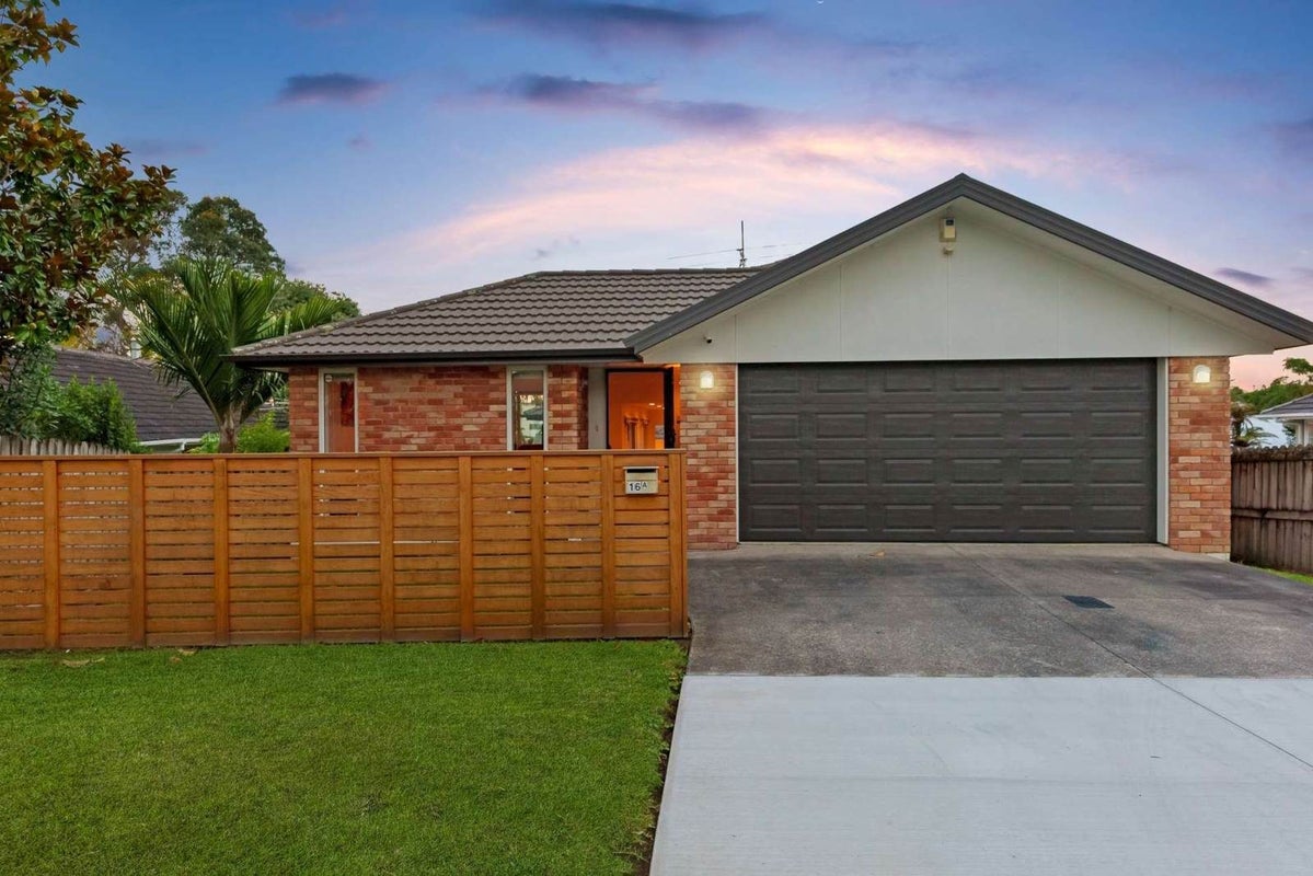 16A Neil Avenue, Te Atatu Peninsula, Auckland - Carousel 1