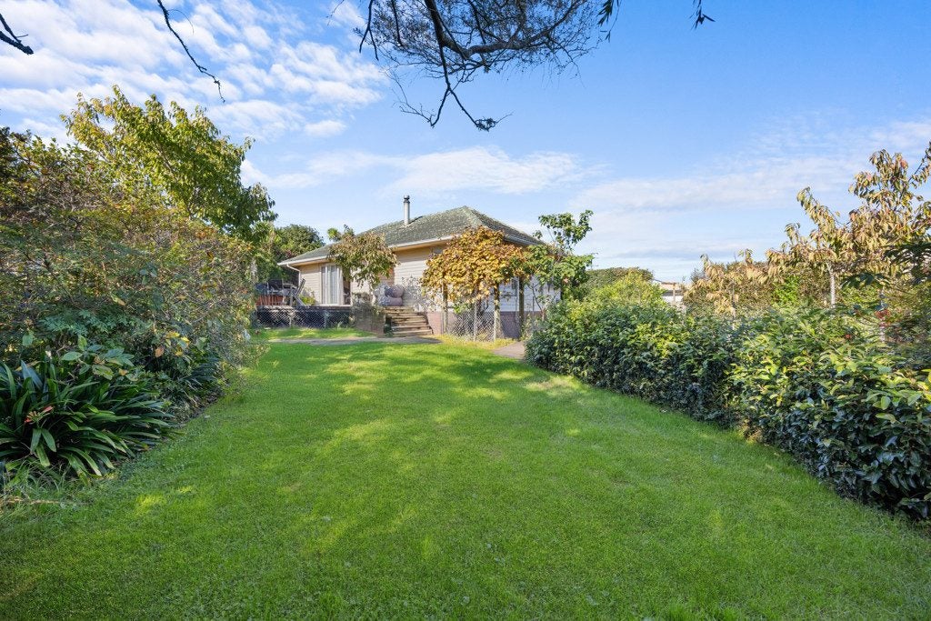 41 Amberley Avenue, Te Atatu South, Auckland - Carousel 1