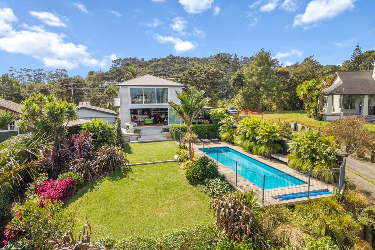 11 Chatham Avenue, Paremoremo, Auckland - Carousel 2